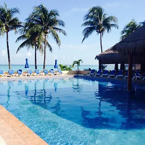 Nautibeach Front In North Aparthotel